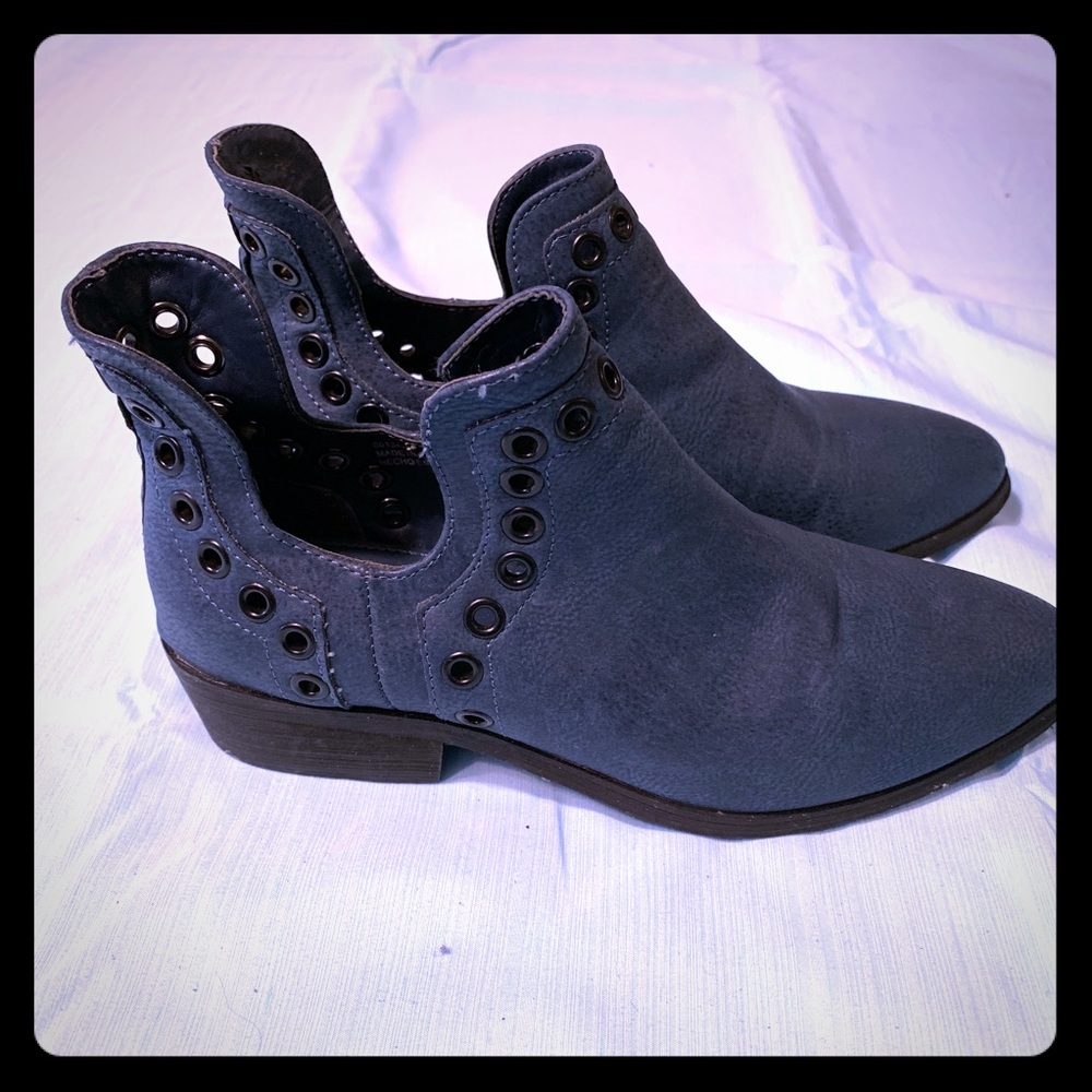 A beautiful light blue short boots